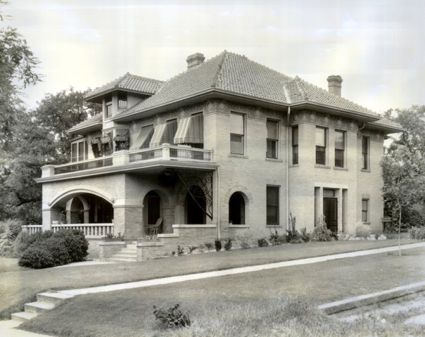 <em>Photograph of the Byrne-Reed House in the 1927. From the Austin History Center, C01460.</em>