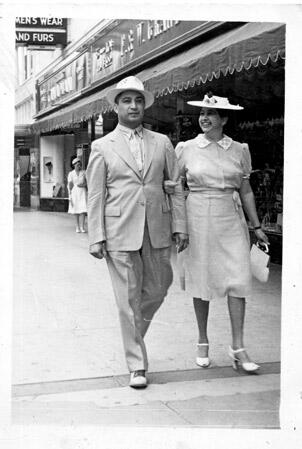 Alonso S. Perales and wife Marta PÃ©rez de Perales in the streets of San Antonio